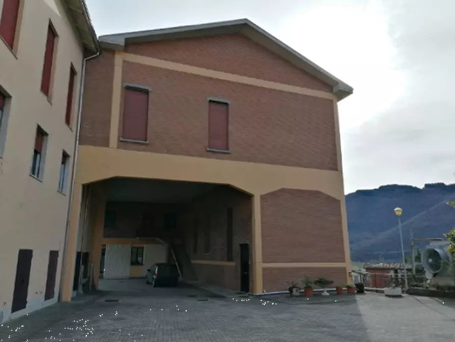 Immagine 3 di Stabile in vendita  in Strada Riano a Langhirano