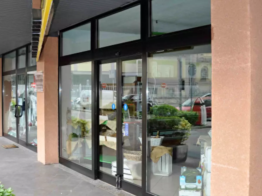 Immagine 3 di Negozio in vendita  in Via Guglielmo Marconi a Ranica