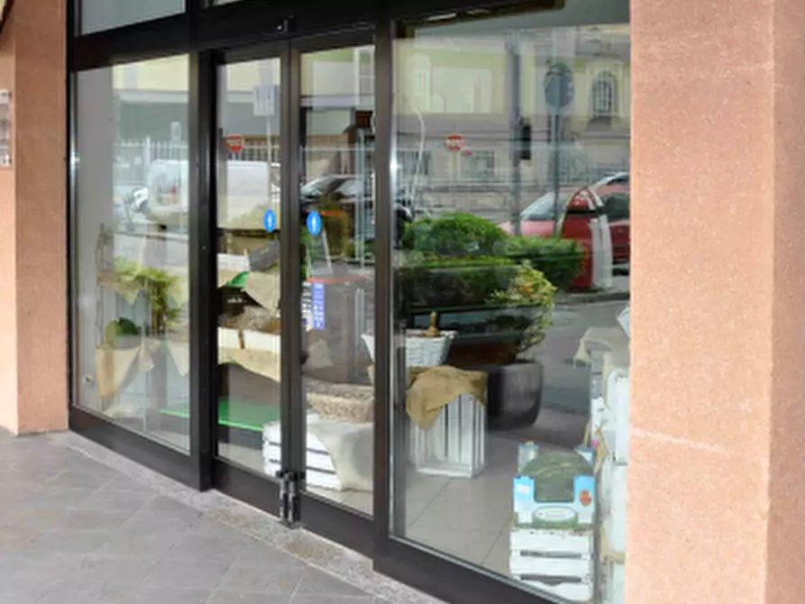 Immagine 5 di Negozio in vendita  in Via Guglielmo Marconi a Ranica