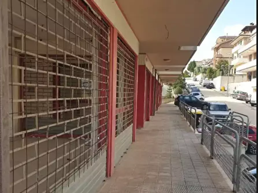 Immagine 1 di Negozio in vendita  in Via G. Di Vittorio a Montegranaro