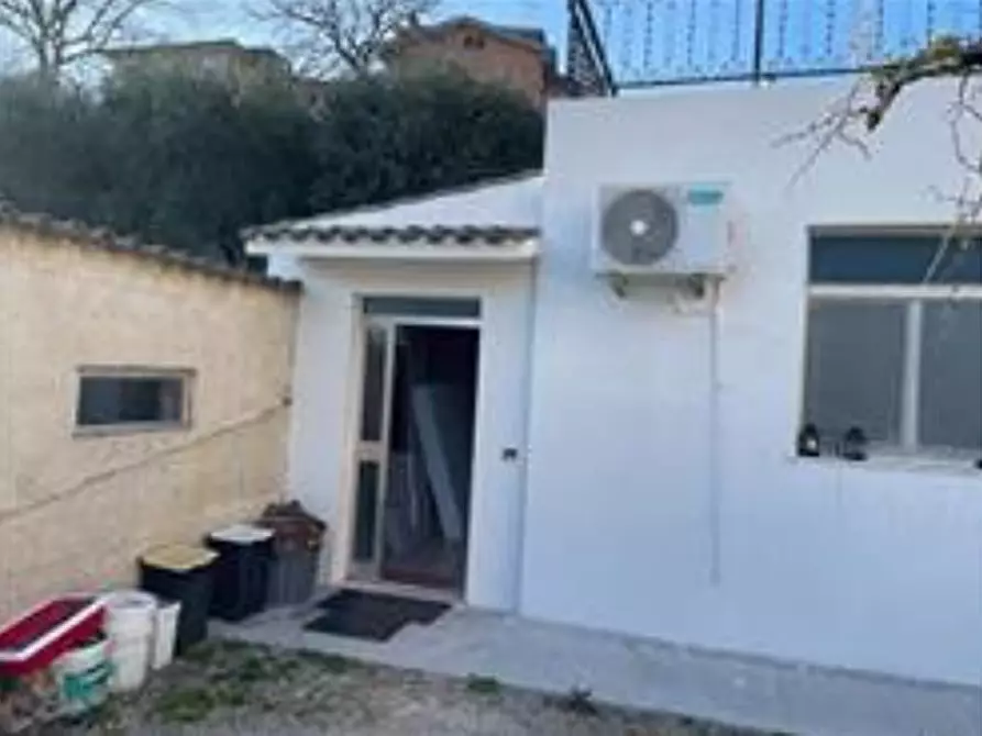 Immagine 1 di Magazzino in vendita  in Via Giovanni XXIII a Fermo