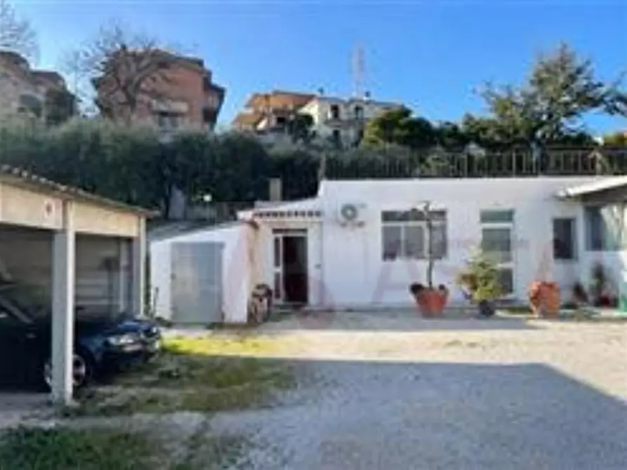 Immagine 4 di Magazzino in vendita  in Via Giovanni XXIII a Fermo
