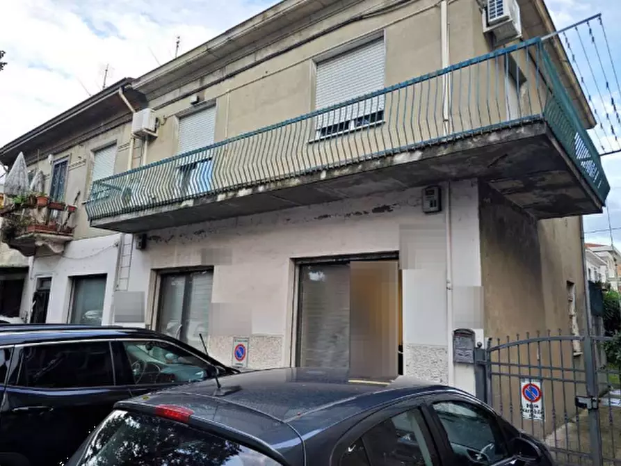 Immagine 2 di Negozio in vendita  in Via Della Fiera a Rimini