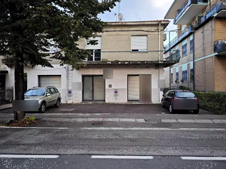 Immagine 3 di Negozio in vendita  in Via Della Fiera a Rimini