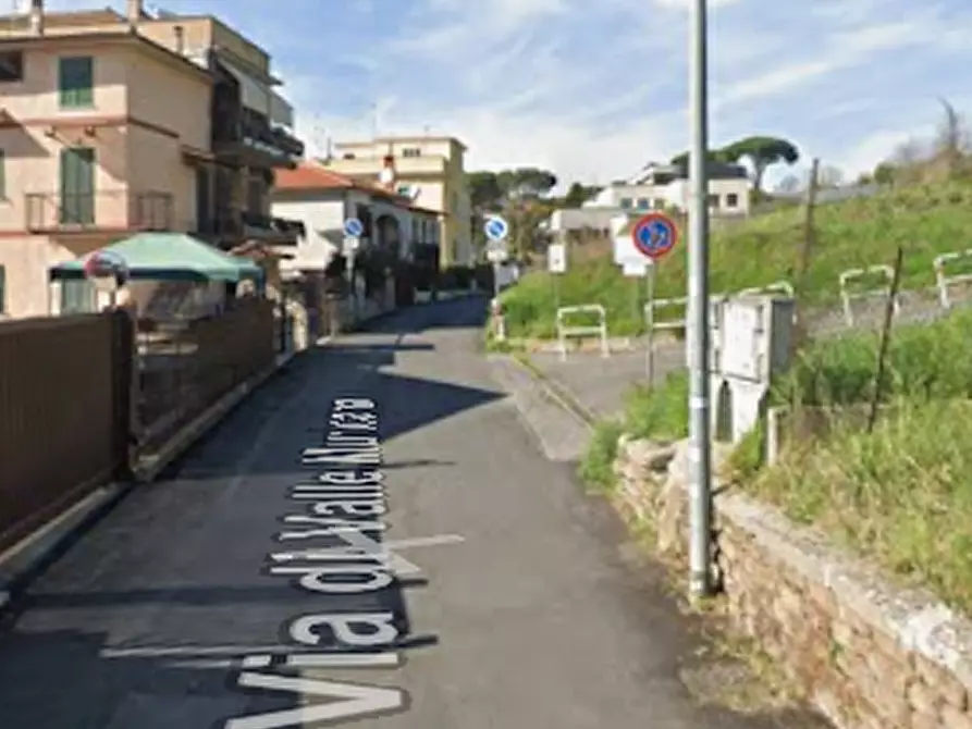 Immagine 15 di Villetta a schiera in vendita  in Via di Valle Muricana a Roma