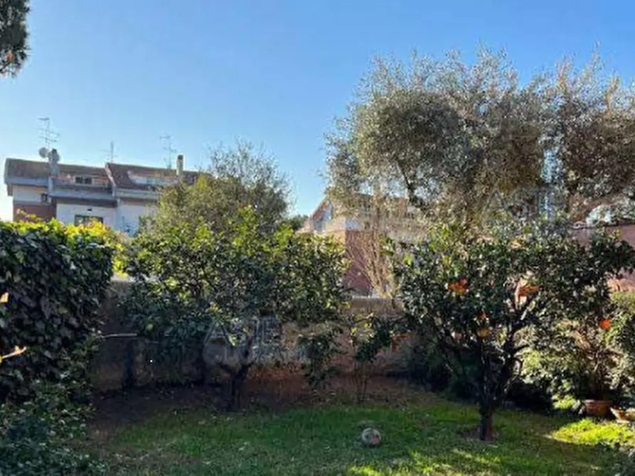 Immagine 2 di Appartamento in vendita  in Via Tespi a Roma