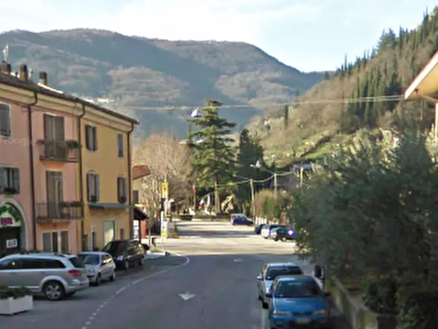 Immagine 15 di Negozio in vendita  in Via Chiesuola a Grezzana