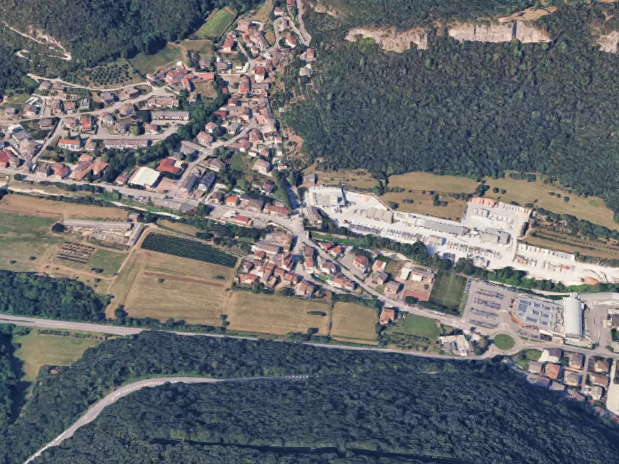 Immagine 19 di Negozio in vendita  in Via Chiesuola a Grezzana