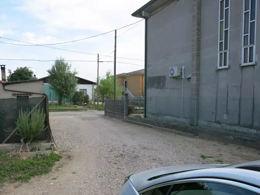 Immagine 10 di Rustico / casale in vendita  in Via Borghetto a Sanguinetto