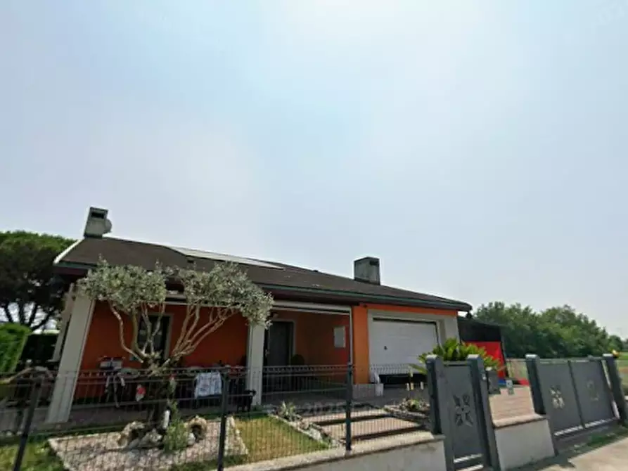 Immagine 7 di Villa in vendita  in Via Aldo Moro a Goro