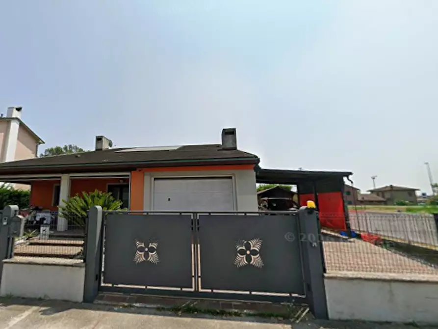 Immagine 9 di Villa in vendita  in Via Aldo Moro a Goro