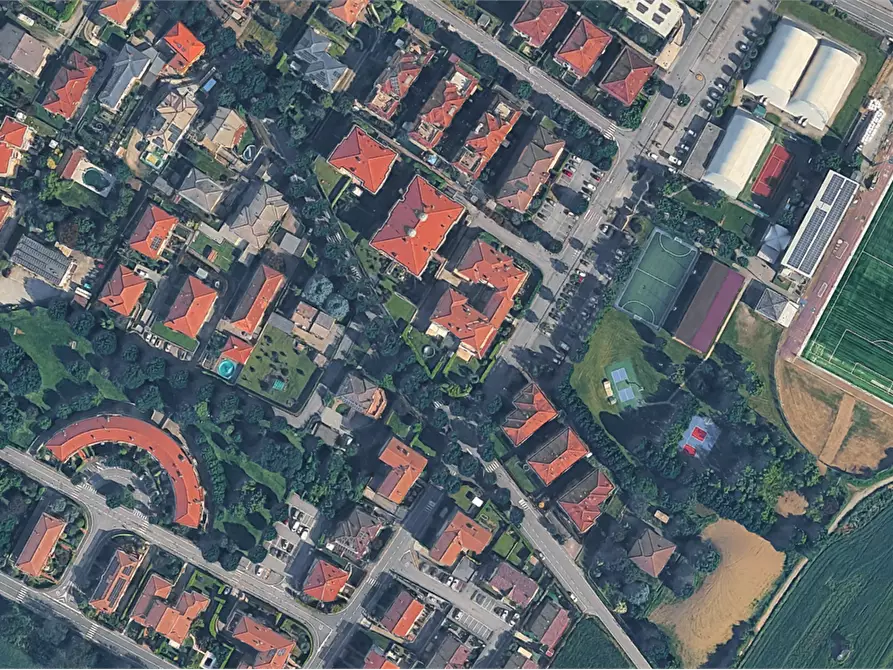 Immagine 1 di Garage in vendita  in Via Bravi a Terno D'isola