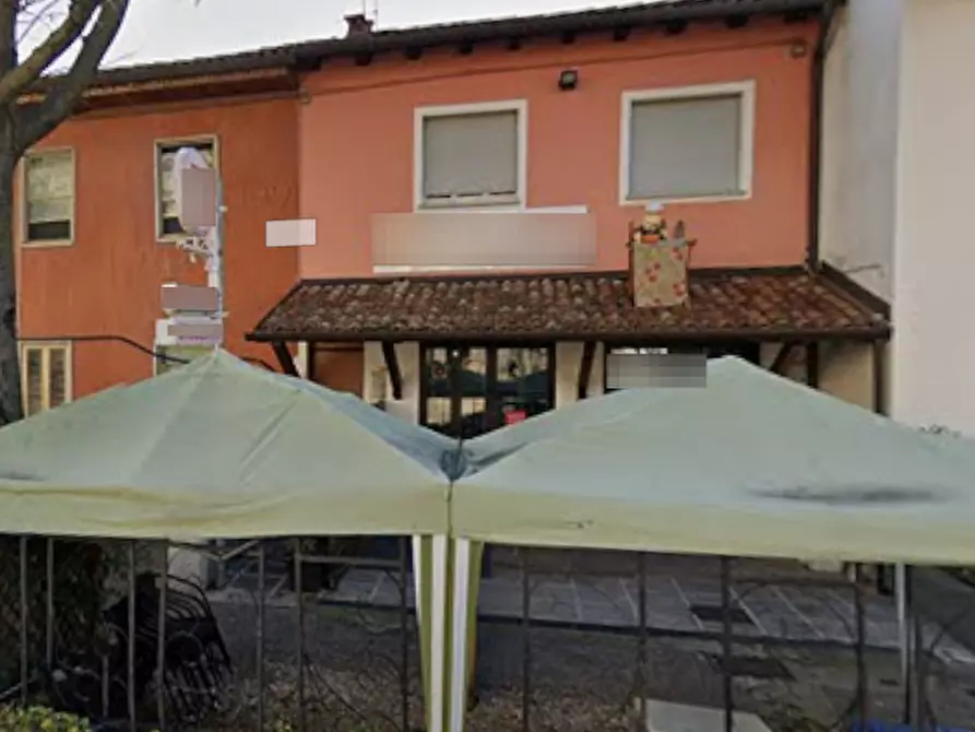 Immagine 2 di Negozio in vendita  in Via Enrico Fruch a Udine