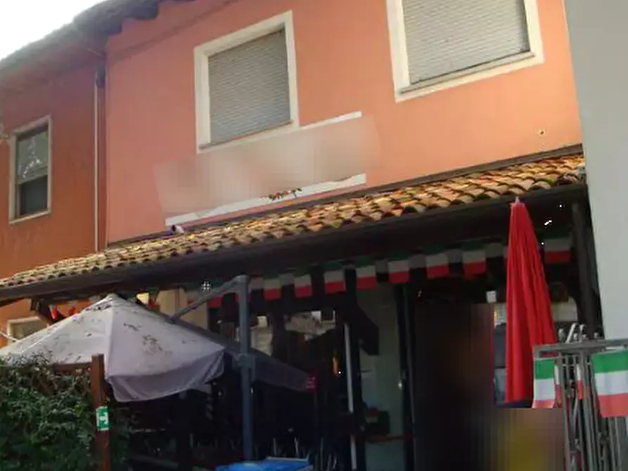 Immagine 5 di Negozio in vendita  in Via Enrico Fruch a Udine