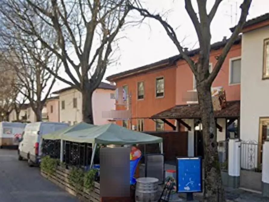 Immagine 6 di Negozio in vendita  in Via Enrico Fruch a Udine
