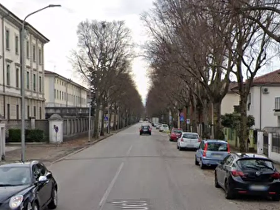 Immagine 11 di Negozio in vendita  in Via Enrico Fruch a Udine