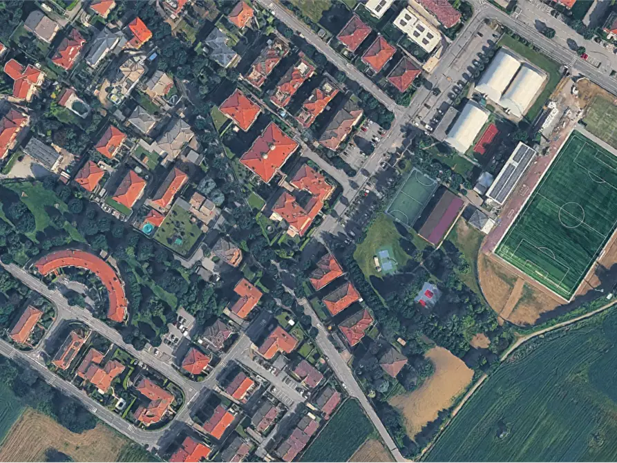 Immagine 1 di Garage in vendita  in Via Bravi a Terno D'isola