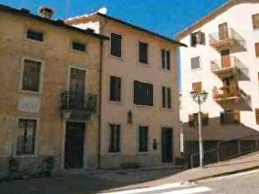 Immagine 1 di Porzione di casa in vendita  in Via Roma a Bosco Chiesanuova