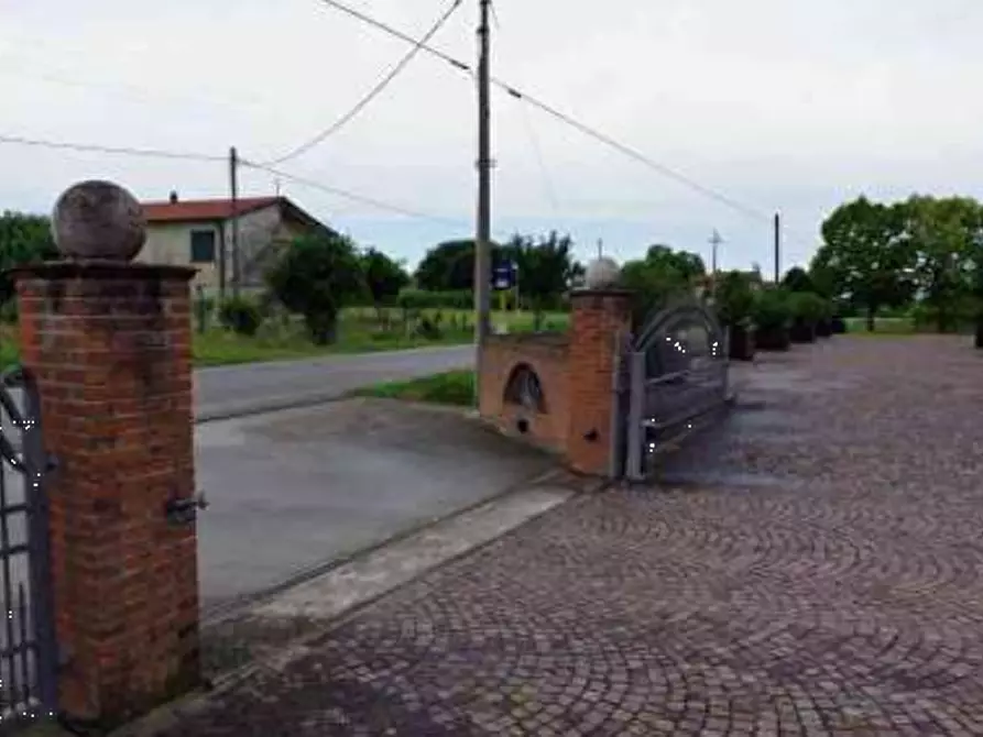 Immagine 5 di Stabile in vendita  in Via Malintrada a Gorgo Al Monticano