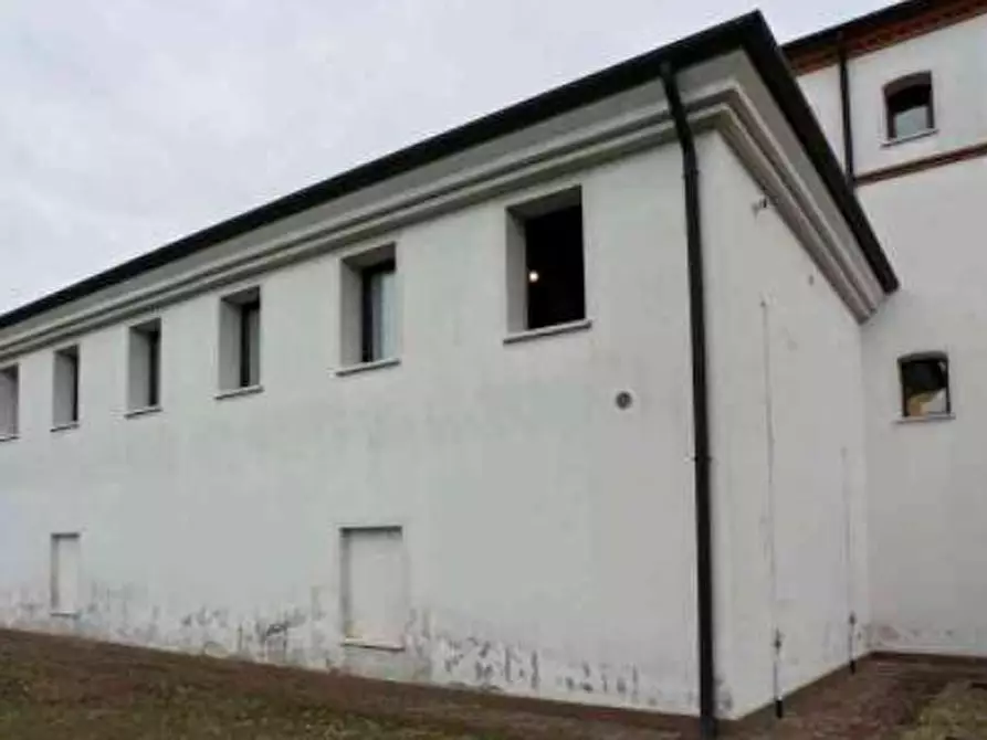 Immagine 13 di Stabile in vendita  in Via Malintrada a Gorgo Al Monticano