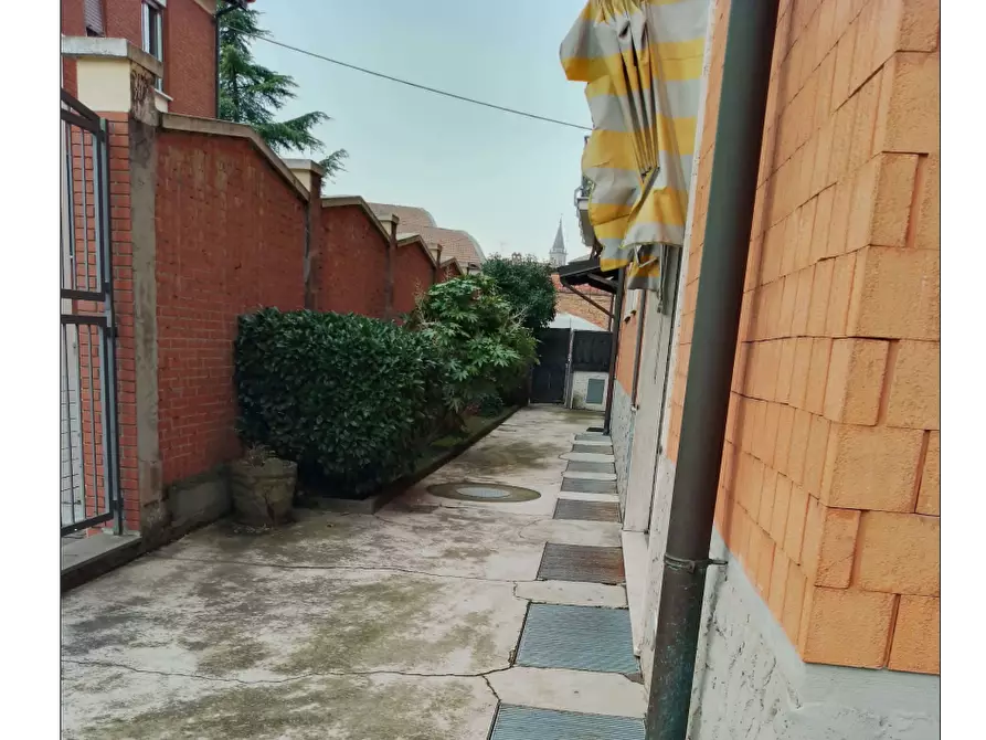 Immagine 2 di Negozio in vendita  in Via Caduti sul lavoro a Piacenza