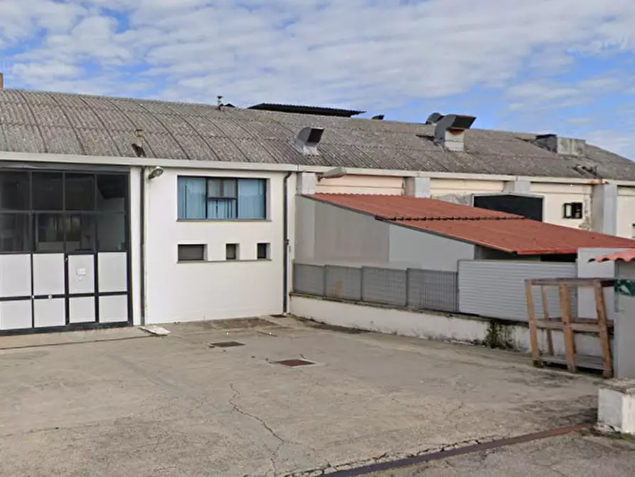 Immagine 7 di Negozio in vendita  in via Parri a Castelfiorentino