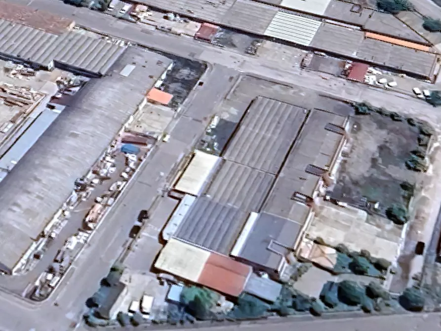 Immagine 10 di Negozio in vendita  in via Parri a Castelfiorentino