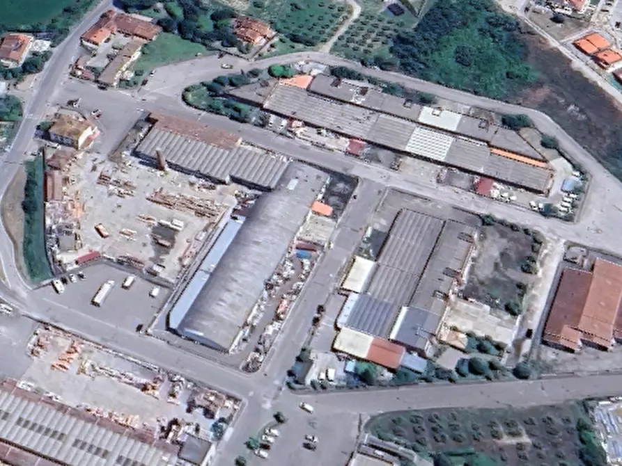 Immagine 11 di Negozio in vendita  in via Parri a Castelfiorentino