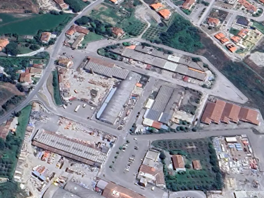 Immagine 12 di Negozio in vendita  in via Parri a Castelfiorentino