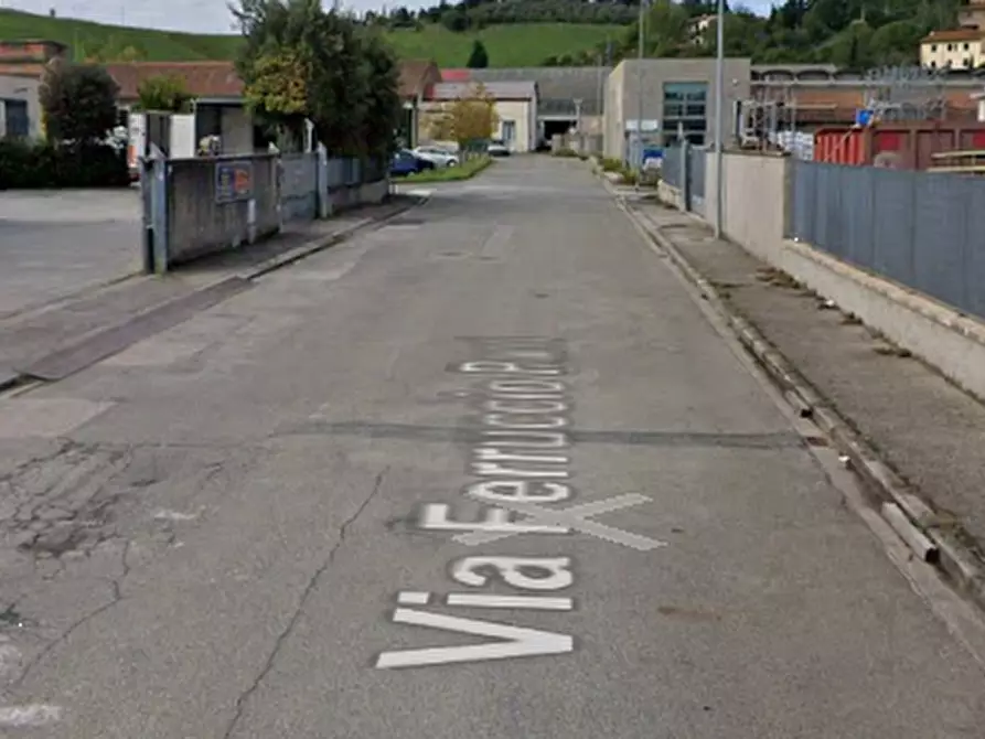 Immagine 14 di Negozio in vendita  in via Parri a Castelfiorentino