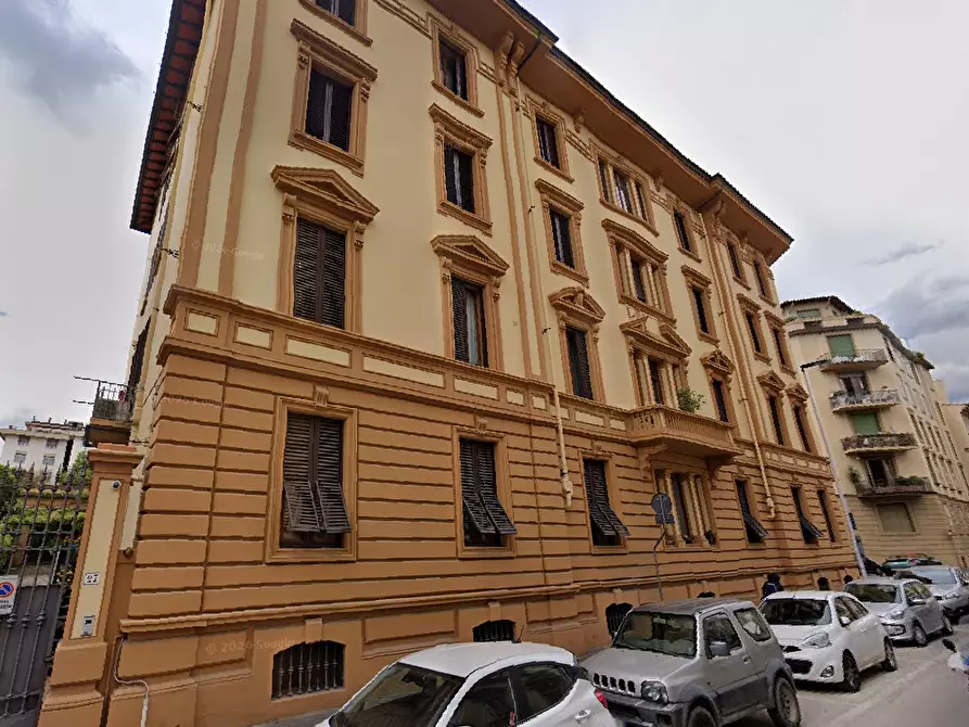 Immagine 4 di Appartamento in vendita  in via dei Della Robbia a Firenze