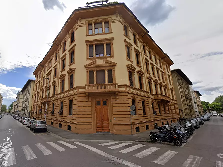 Immagine 2 di Appartamento in vendita  in via dei Della Robbia a Firenze