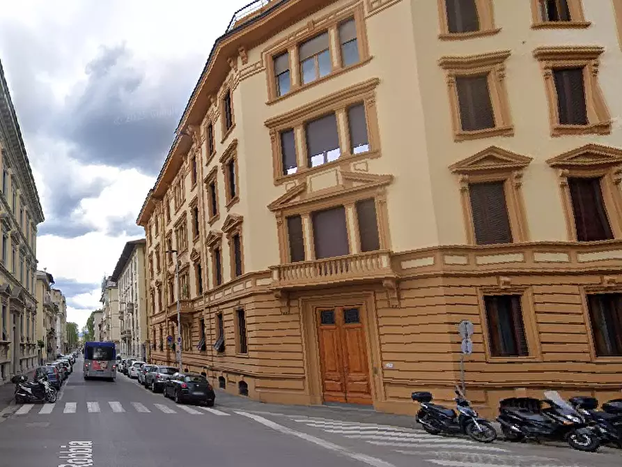 Immagine 6 di Appartamento in vendita  in via dei Della Robbia a Firenze