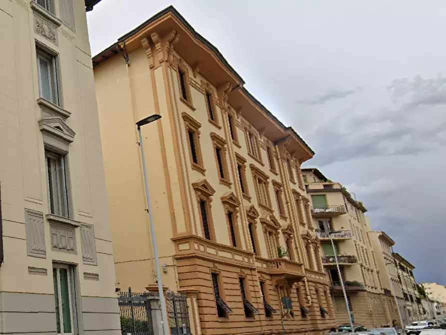 Immagine 7 di Appartamento in vendita  in via dei Della Robbia a Firenze