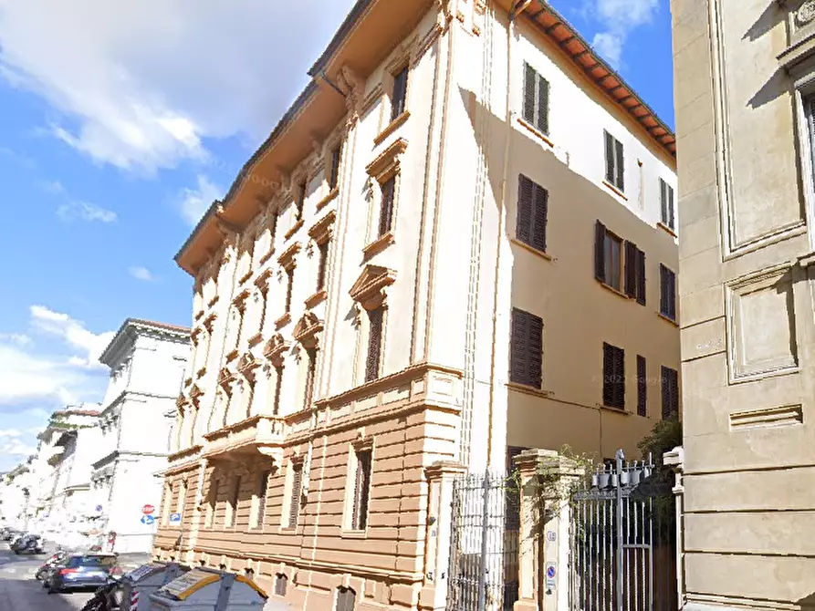 Immagine 9 di Appartamento in vendita  in via dei Della Robbia a Firenze