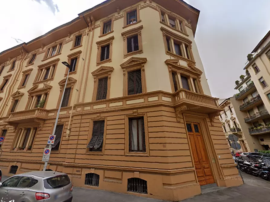 Immagine 11 di Appartamento in vendita  in via dei Della Robbia a Firenze