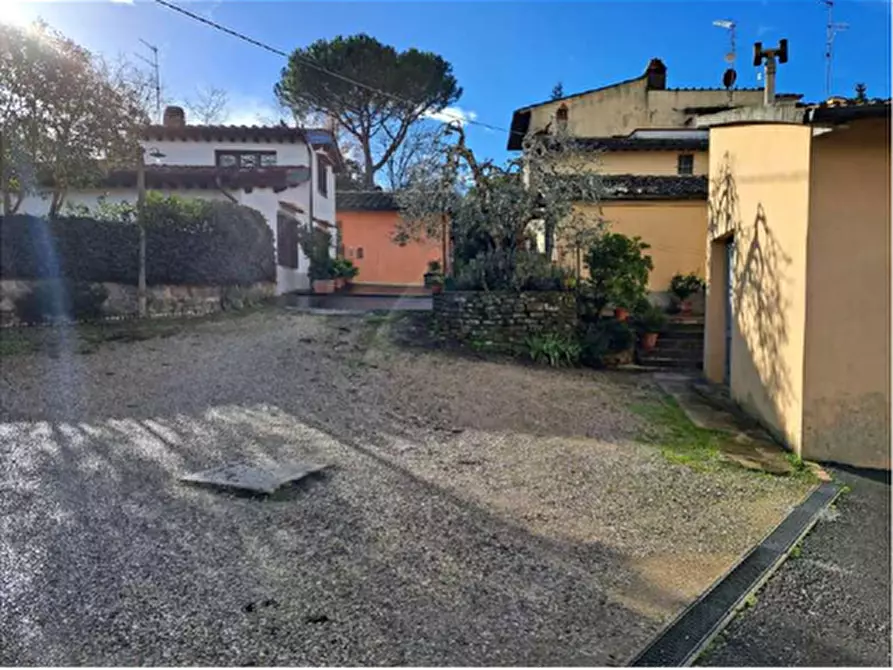 Immagine 7 di Rustico / casale in vendita  in via Carcheri a Lastra A Signa