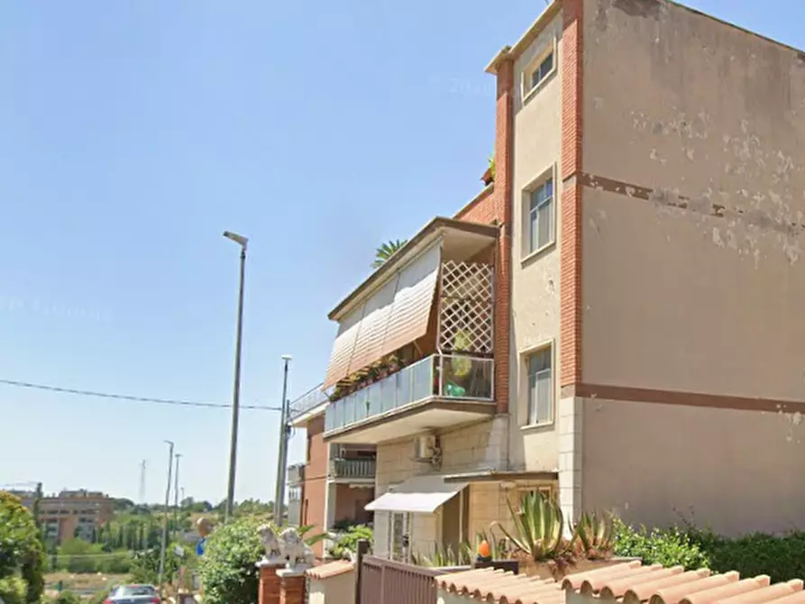 Immagine 2 di Negozio in vendita  in Via Fiamignano a Roma