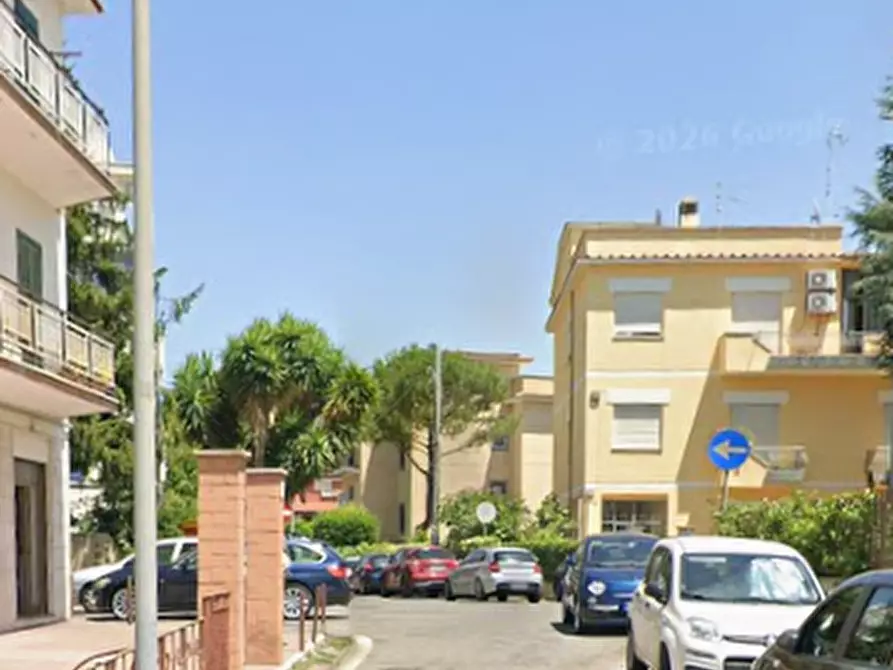 Immagine 4 di Negozio in vendita  in Via Fiamignano a Roma