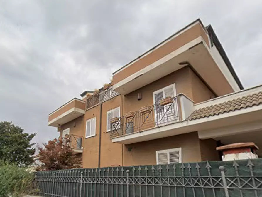 Immagine 2 di Porzione di casa in vendita  in Via S. Cipirello a Roma