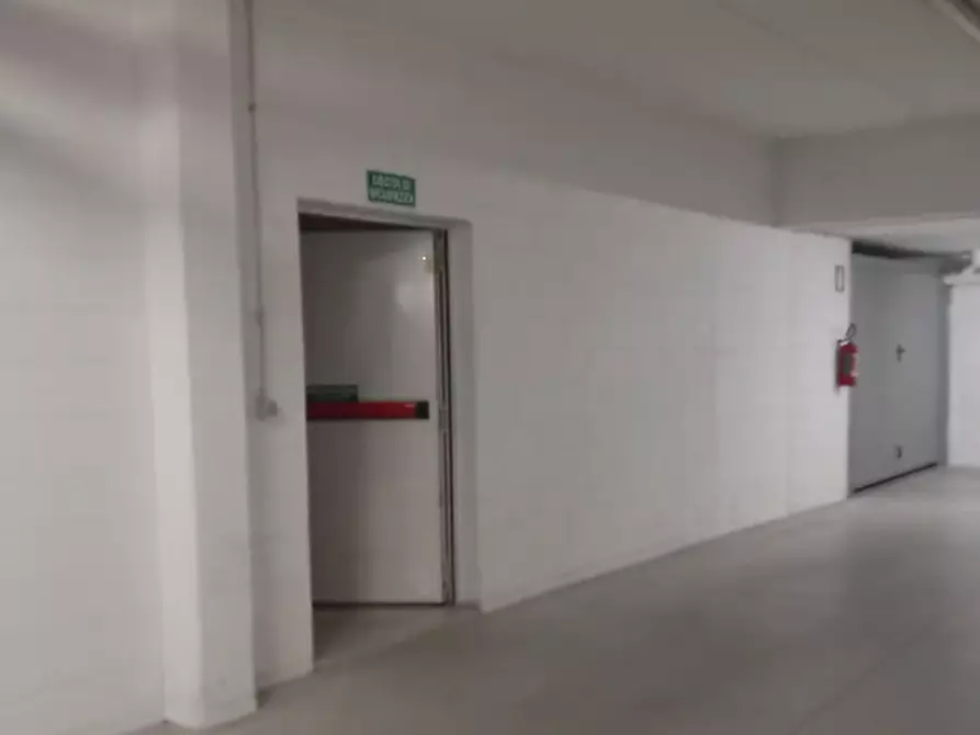 Immagine 10 di Appartamento in vendita  in Via Ubaldo Comandini a Ravenna