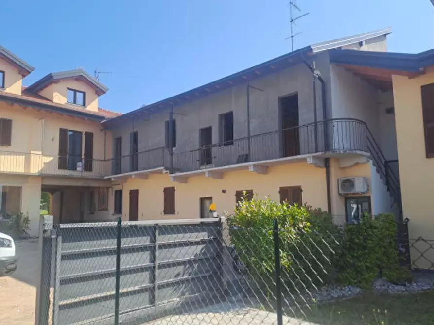 Immagine 1 di Appartamento in vendita  in Via Alessandro Manzoni a Carnago