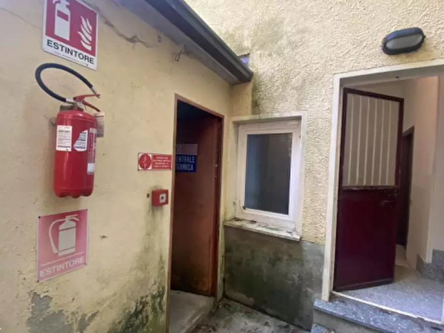 Immagine 2 di Stabile in vendita  in Via Asilo a Luino