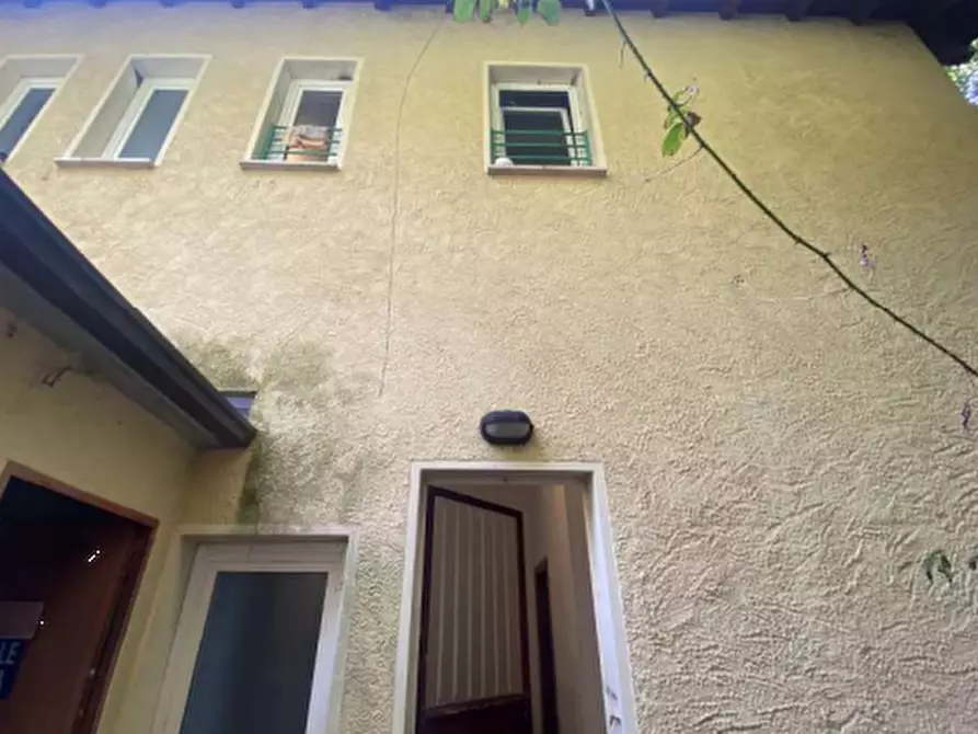 Immagine 3 di Stabile in vendita  in Via Asilo a Luino