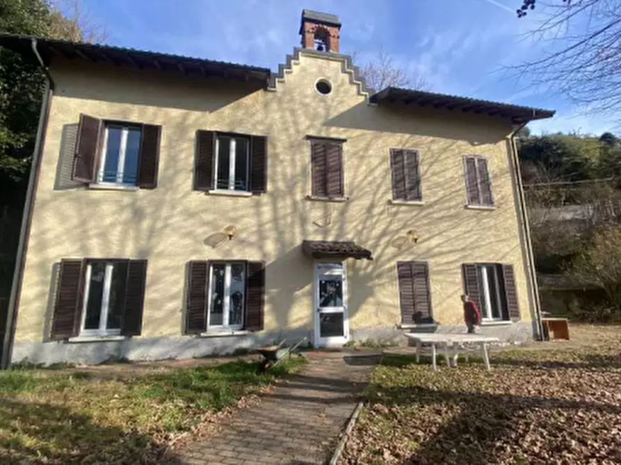 Immagine 1 di Stabile in vendita  in Via Asilo a Luino