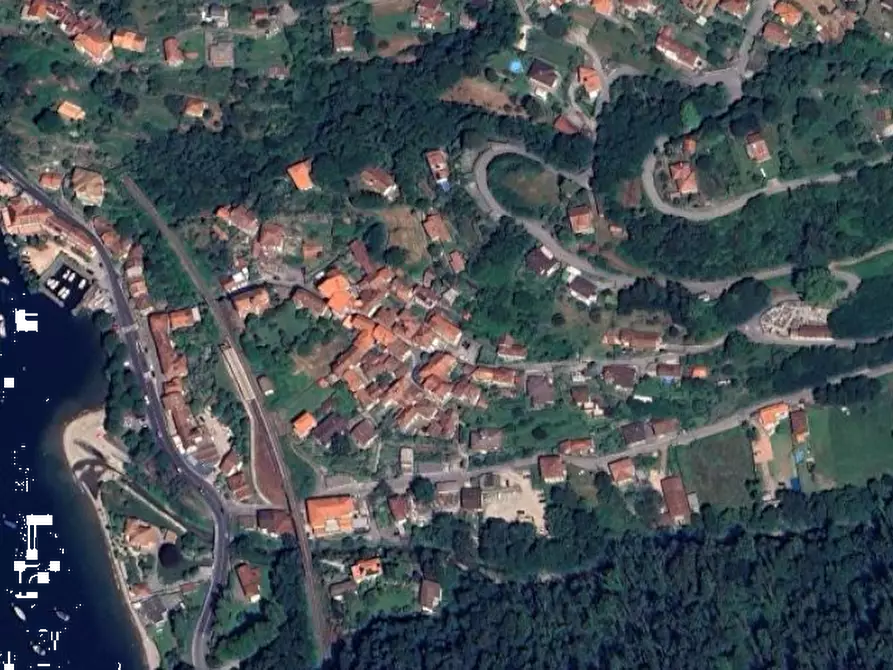 Immagine 8 di Stabile in vendita  in Via Asilo a Luino