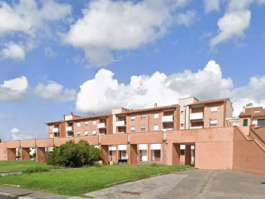 Immagine 5 di Negozio in vendita  in Piazza E. De Filippo  a Castelfiorentino