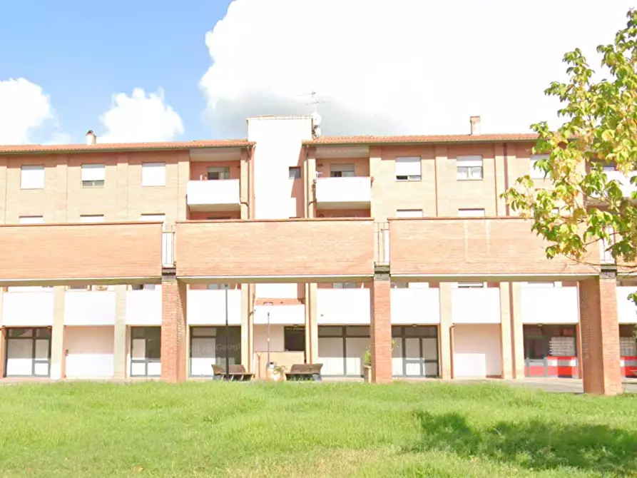 Immagine 1 di Negozio in vendita  in Piazza E. De Filippo  a Castelfiorentino