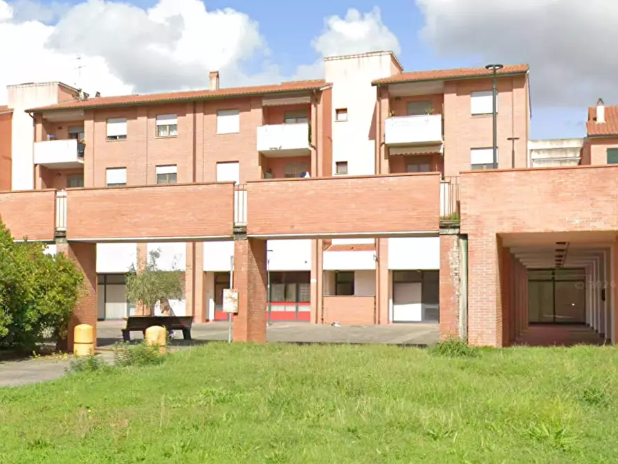 Immagine 9 di Negozio in vendita  in Piazza E. De Filippo  a Castelfiorentino