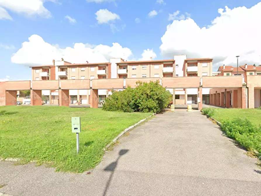 Immagine 3 di Negozio in vendita  in Piazza E. De Filippo  a Castelfiorentino